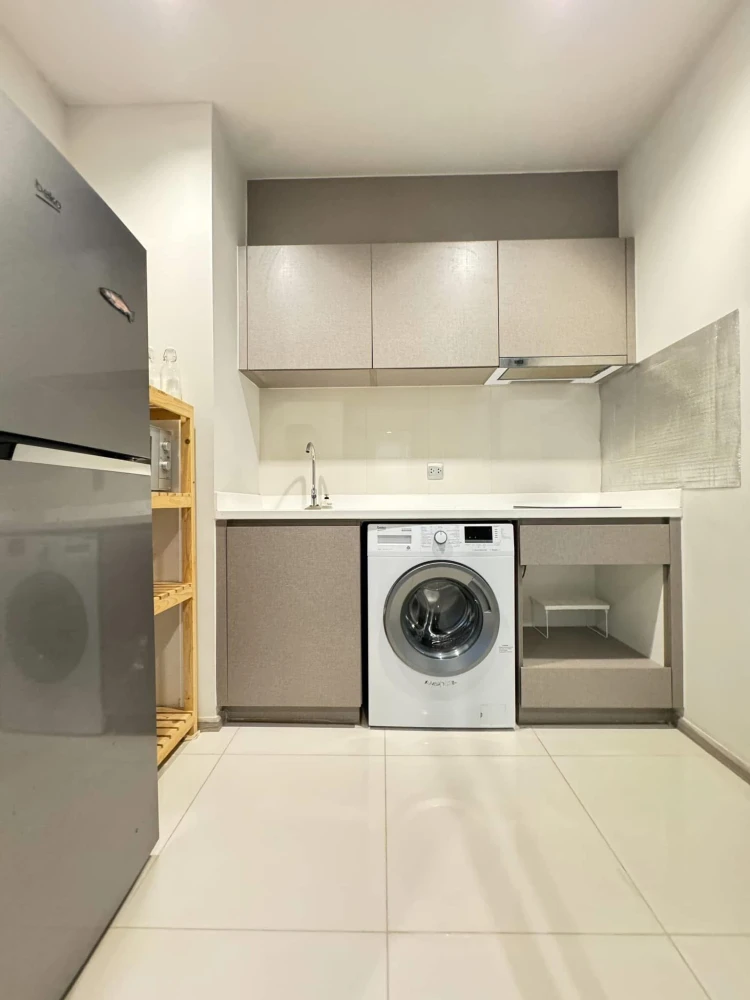 For rent: Life Asoke-Rama 9, 1 bedroom, 1 bathroom, decorated in a theme, comes with complete furniture and amenities. Reserve now!