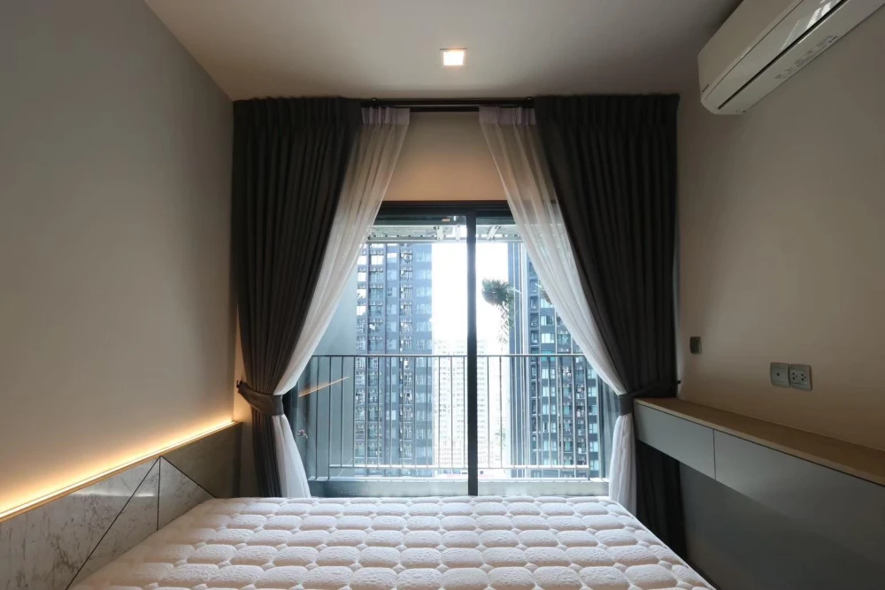 For rent: Life Asoke-Rama 9, 1 bedroom, 1 bathroom, decorated in a theme, comes with complete furniture and amenities. Reserve now!