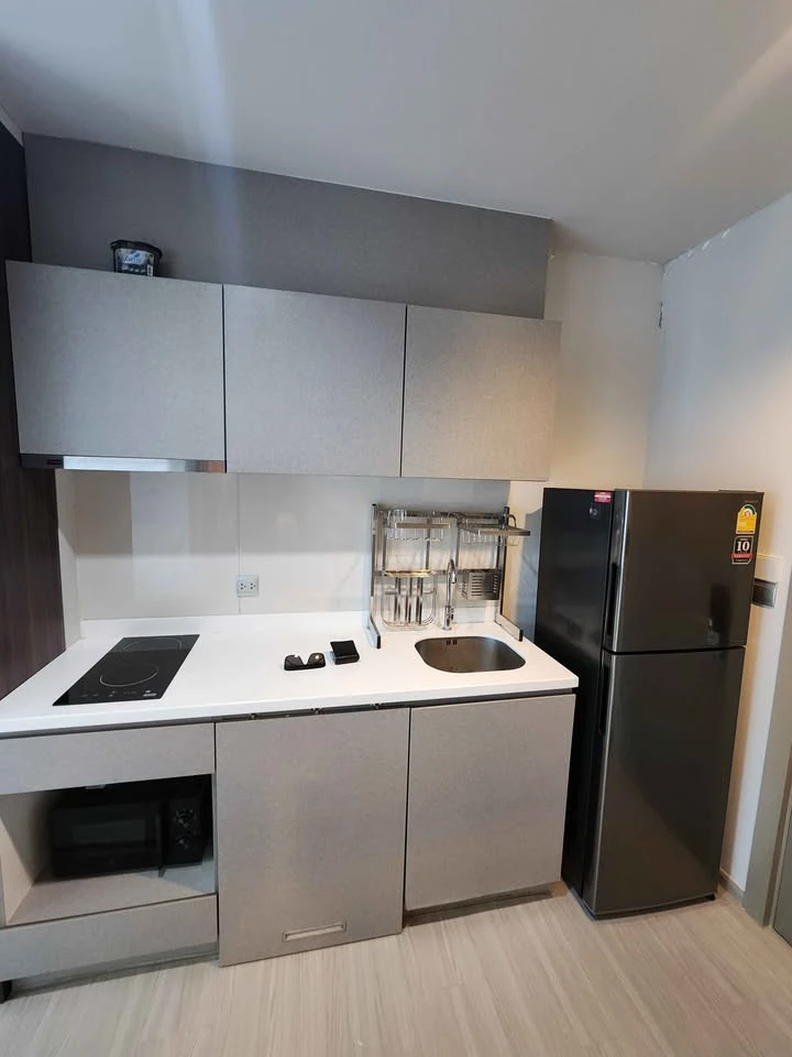 For rent: Life Asoke-Rama 9, 1 bedroom, 1 bathroom, built-in marble-patterned walls, complete electrical appliances, book now.