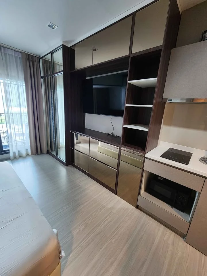 For rent: Life Asoke-Rama 9, 1 bedroom, 1 bathroom, built-in marble-patterned walls, complete electrical appliances, book now.