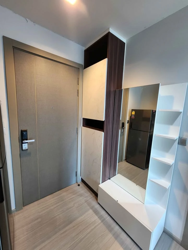 For rent: Life Asoke-Rama 9, 1 bedroom, 1 bathroom, built-in marble-patterned walls, complete electrical appliances, book now.