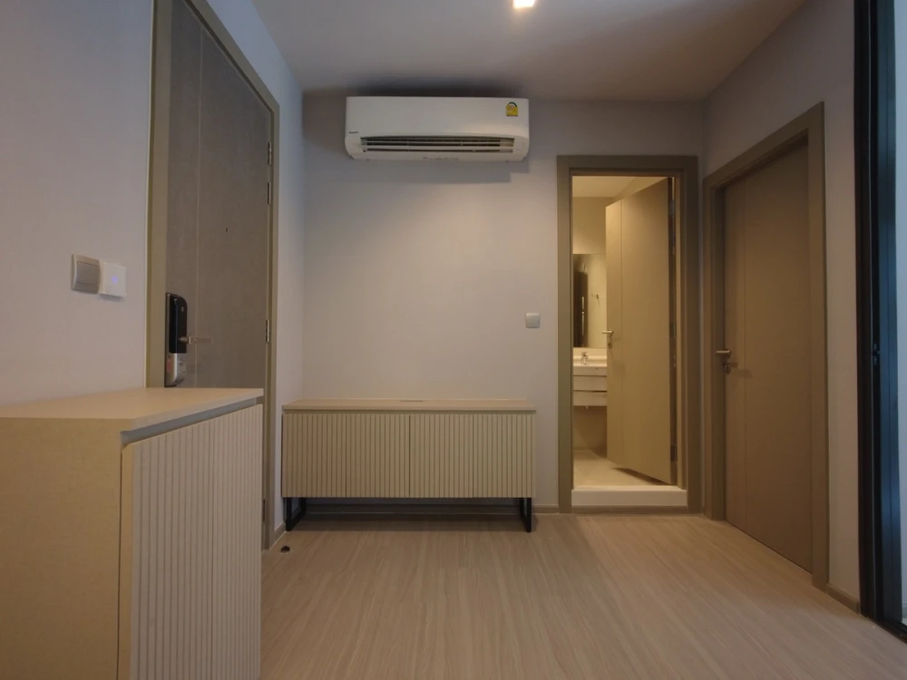 For rent: Life Asoke-Rama 9, 10th floor, garden view, fully furnished, ready to move in. Book now!