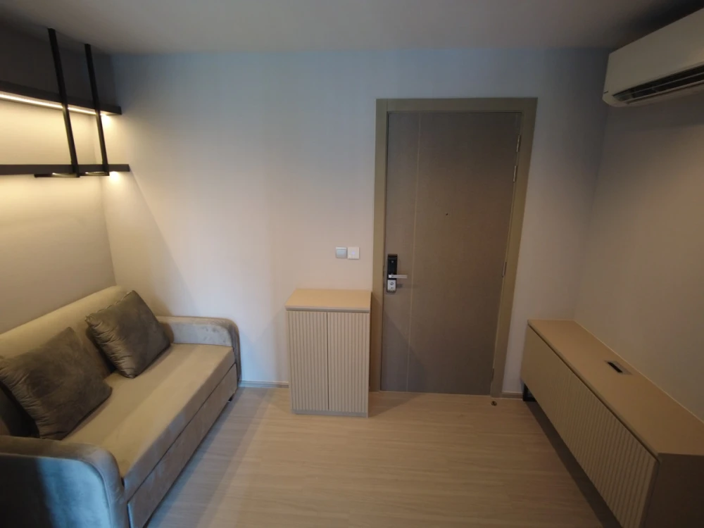 For rent: Life Asoke-Rama 9, 10th floor, garden view, fully furnished, ready to move in. Book now!