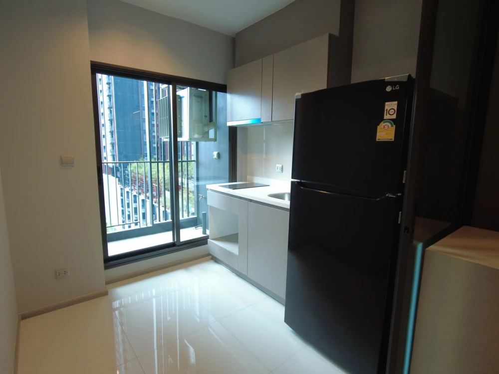 For rent: Life Asoke-Rama 9, 10th floor, garden view, fully furnished, ready to move in. Book now!