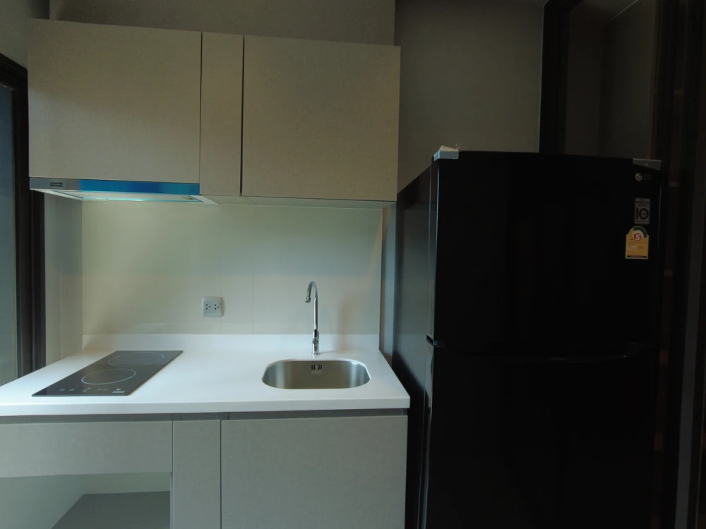 For rent: Life Asoke-Rama 9, 10th floor, garden view, fully furnished, ready to move in. Book now!
