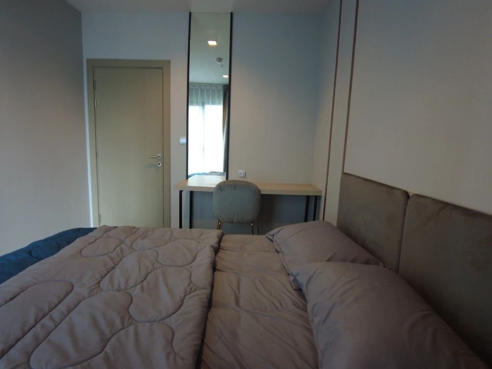 For rent: Life Asoke-Rama 9, 10th floor, garden view, fully furnished, ready to move in. Book now!