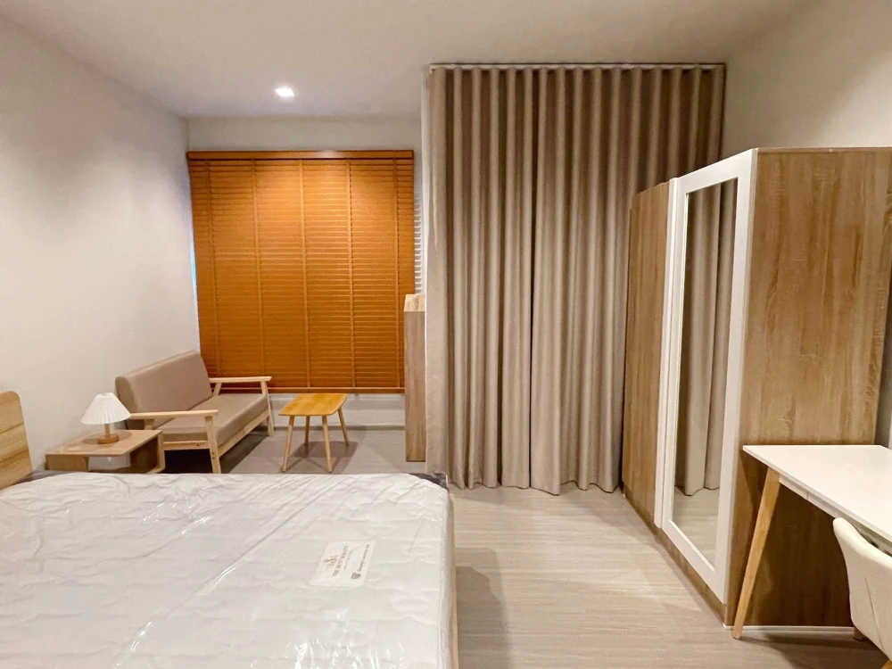 For rent: Life Asoke-Rama 9, 14th floor. Fully furnished and ready to move in—book now before it’s gone!