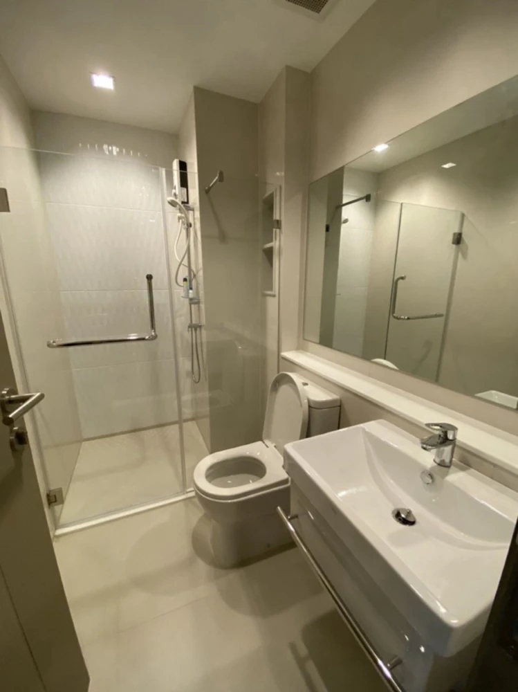 For rent: Life Asoke-Rama 9, 14th floor, fully furnished, very livable. Book now! Limited time offer!