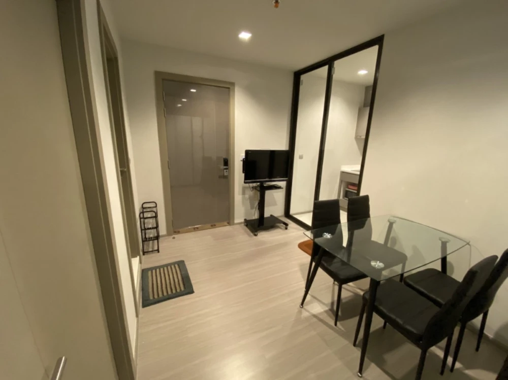 For rent: Life Asoke-Rama 9, 14th floor, fully furnished, very livable. Book now! Limited time offer!