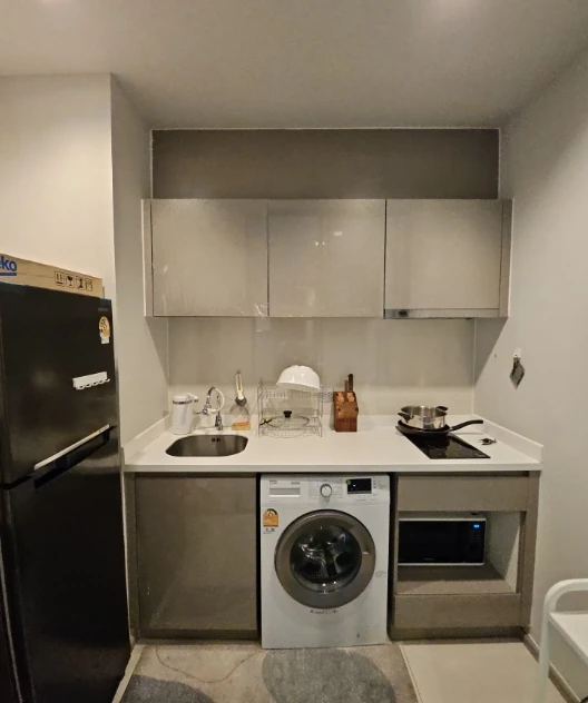 For rent: Life Asoke-Rama 9, 16th floor, nice room, fully furnished, book now, don't miss out.