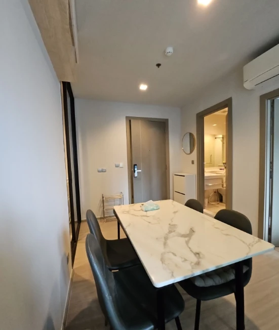 For rent: Life Asoke-Rama 9, 16th floor, nice room, fully furnished, book now, don't miss out.