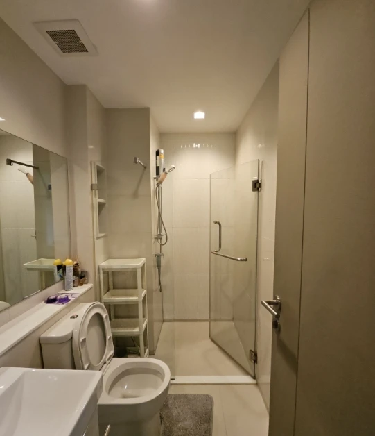 For rent: Life Asoke-Rama 9, 16th floor, nice room, fully furnished, book now, don't miss out.