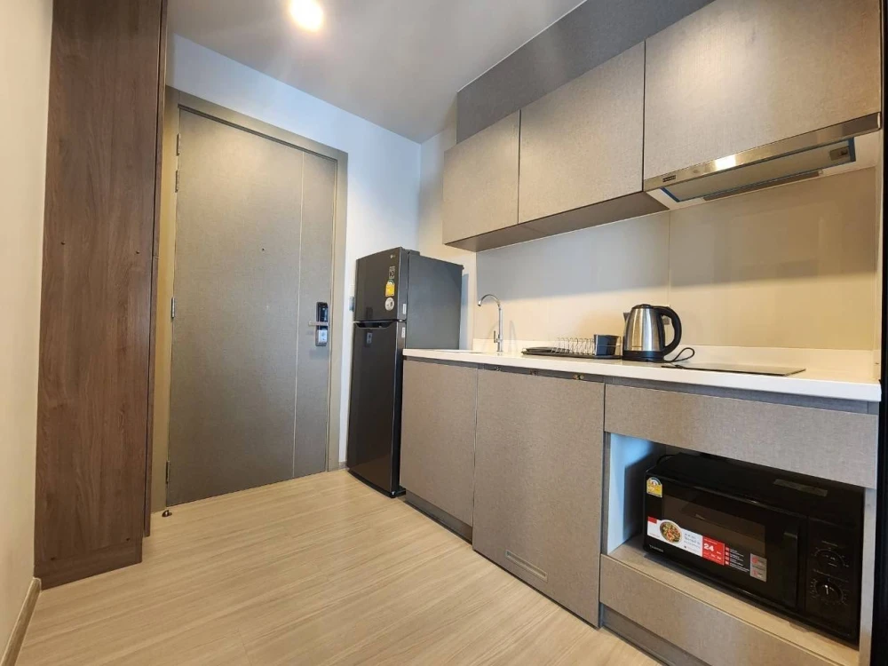 For rent: Life Asoke-Rama 9, 21st floor, fully furnished unit, ready to move in. Book now, don't wait!