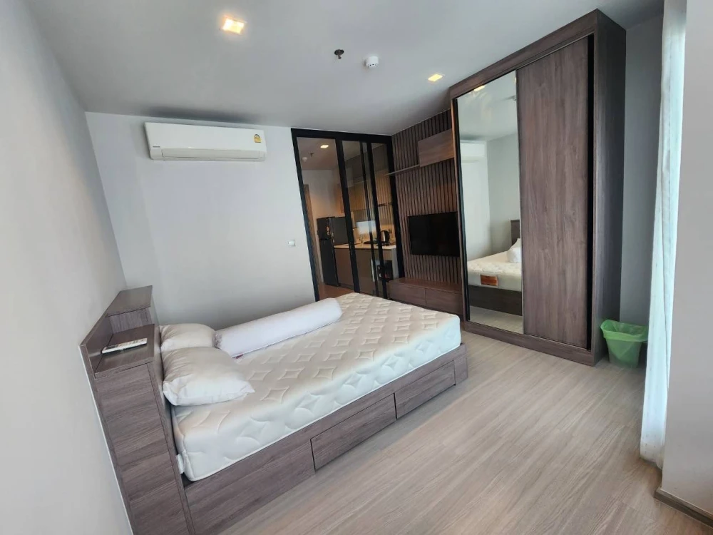 For rent: Life Asoke-Rama 9, 21st floor, fully furnished unit, ready to move in. Book now, don't wait!
