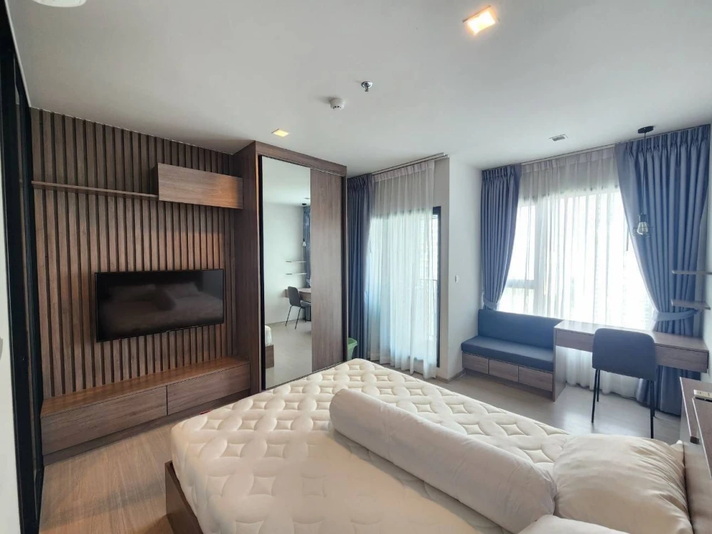 For rent: Life Asoke-Rama 9, 21st floor, fully furnished unit, ready to move in. Book now, don't wait!