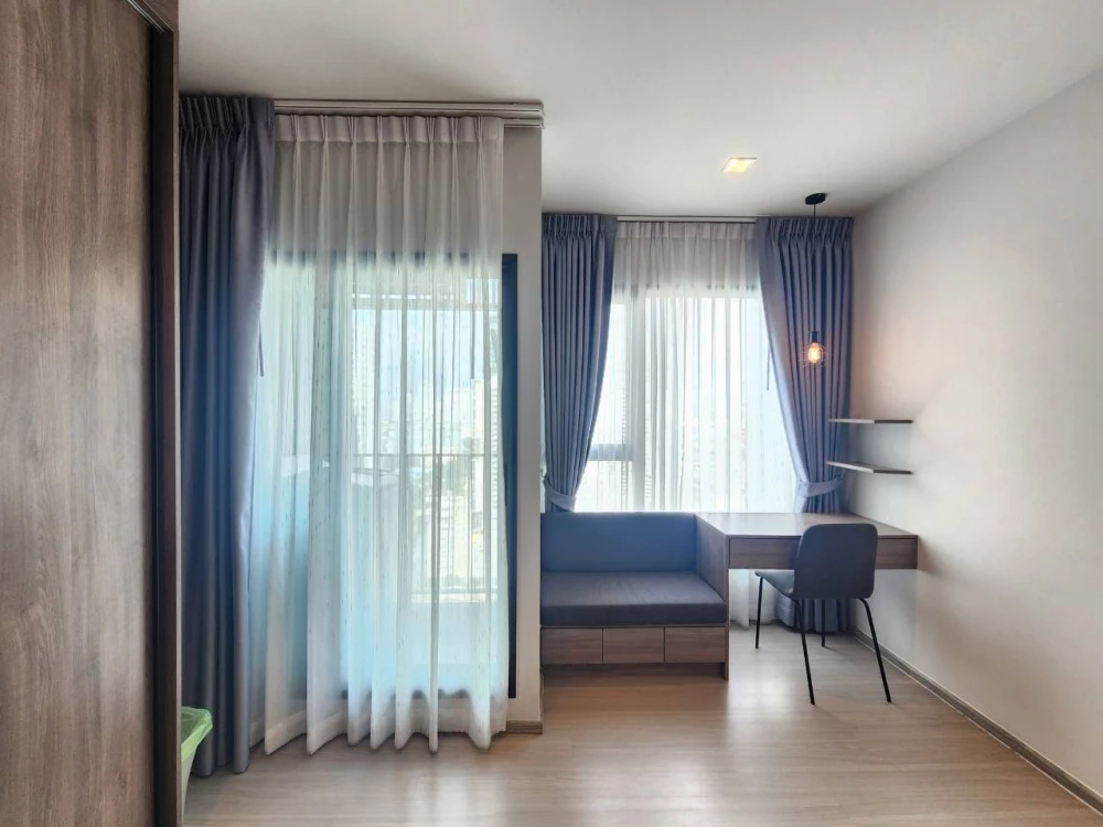 For rent: Life Asoke-Rama 9, 21st floor, fully furnished unit, ready to move in. Book now, don't wait!