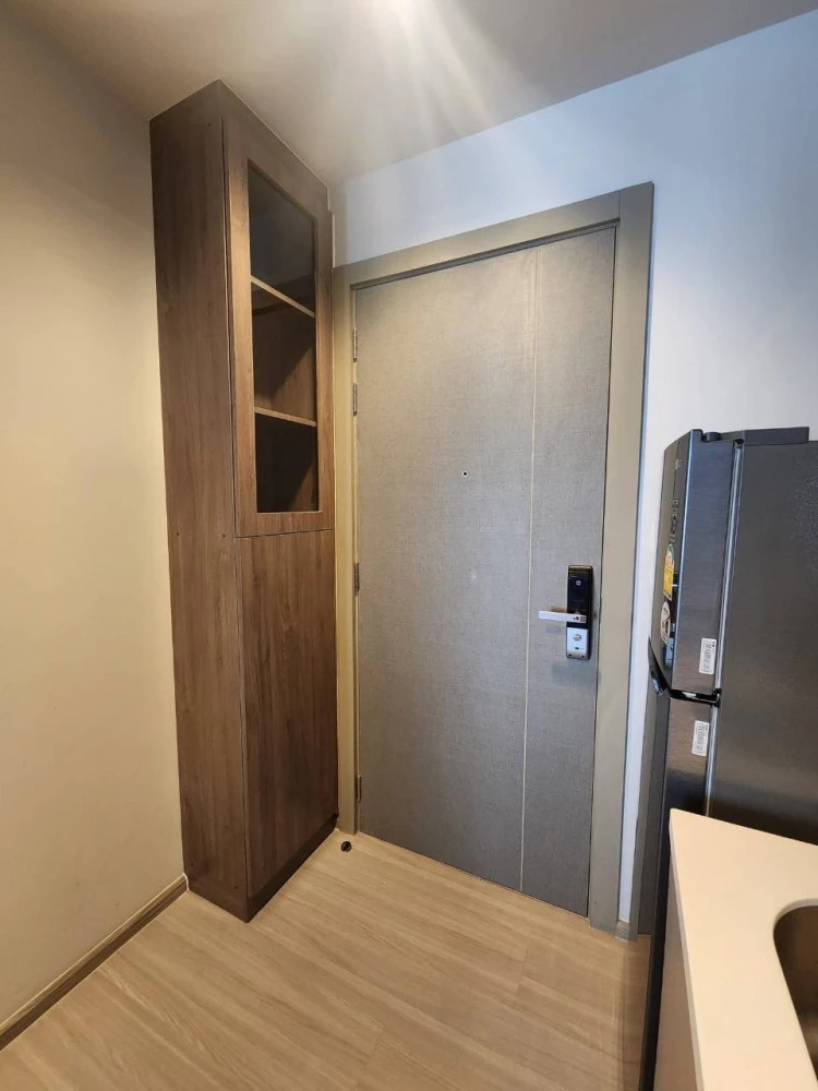For rent: Life Asoke-Rama 9, 21st floor, fully furnished unit, ready to move in. Book now, don't wait!