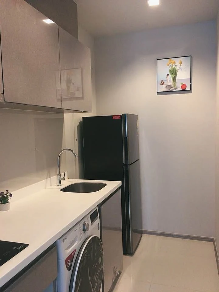 For rent: Life Asoke-Rama 9, 25th floor, very high, 2 bedrooms, spacious area, don't miss it.