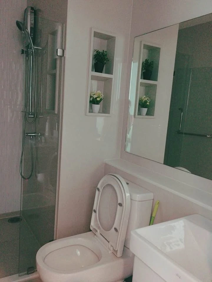 For rent: Life Asoke-Rama 9, 25th floor, very high, 2 bedrooms, spacious area, don't miss it.
