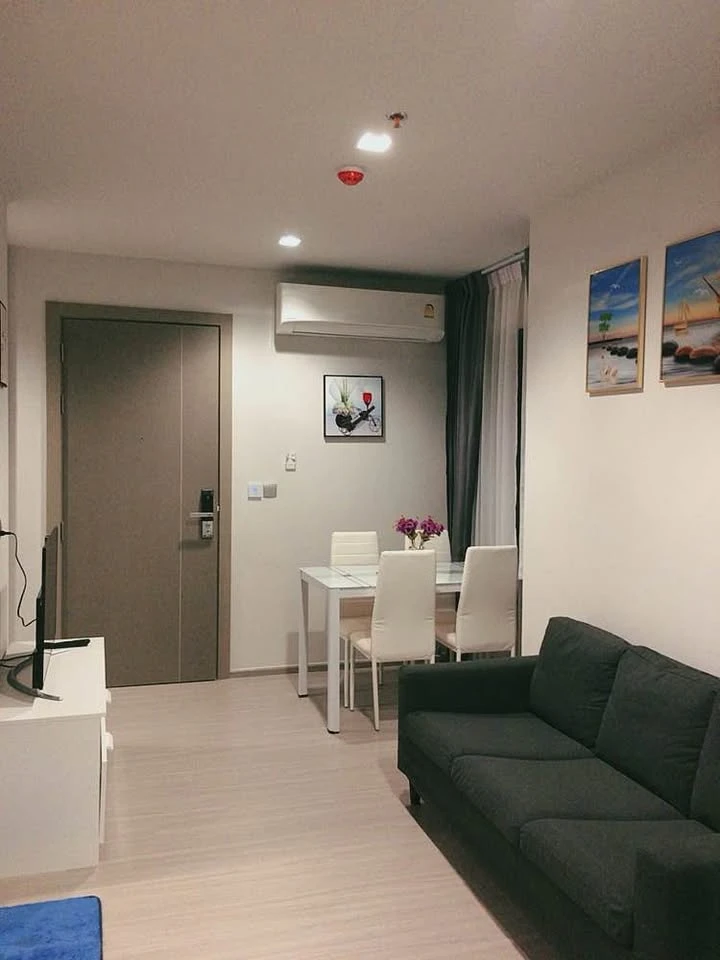 For rent: Life Asoke-Rama 9, 25th floor, very high, 2 bedrooms, spacious area, don't miss it.