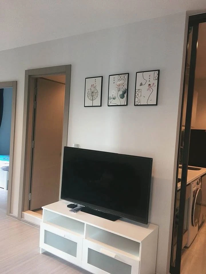 For rent: Life Asoke-Rama 9, 25th floor, very high, 2 bedrooms, spacious area, don't miss it.