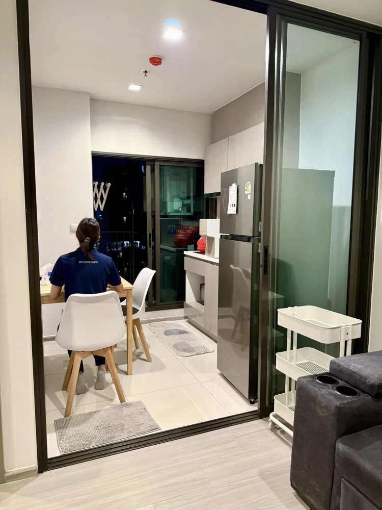 For rent: Life Asoke-Rama 9, 31st floor, fully furnished, nice room, reserve now, don't miss out.