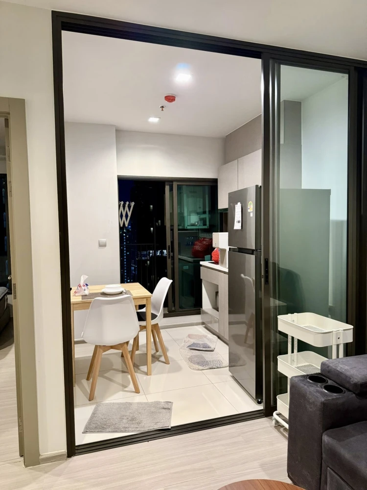 For rent: Life Asoke-Rama 9, 31st floor, fully furnished, nice room, reserve now, don't miss out.