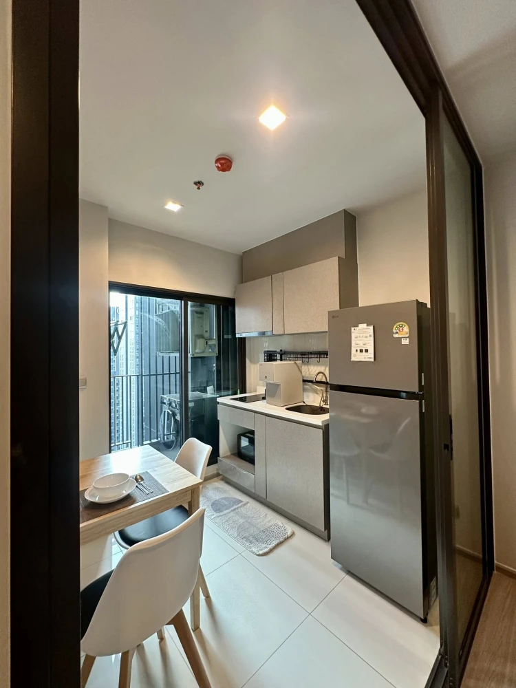 For rent: Life Asoke-Rama 9, 31st floor, fully furnished, nice room, reserve now, don't miss out.