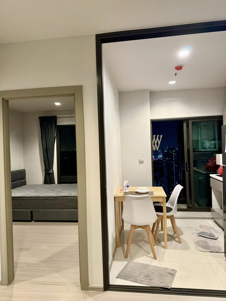 For rent: Life Asoke-Rama 9, 31st floor, fully furnished, nice room, reserve now, don't miss out.