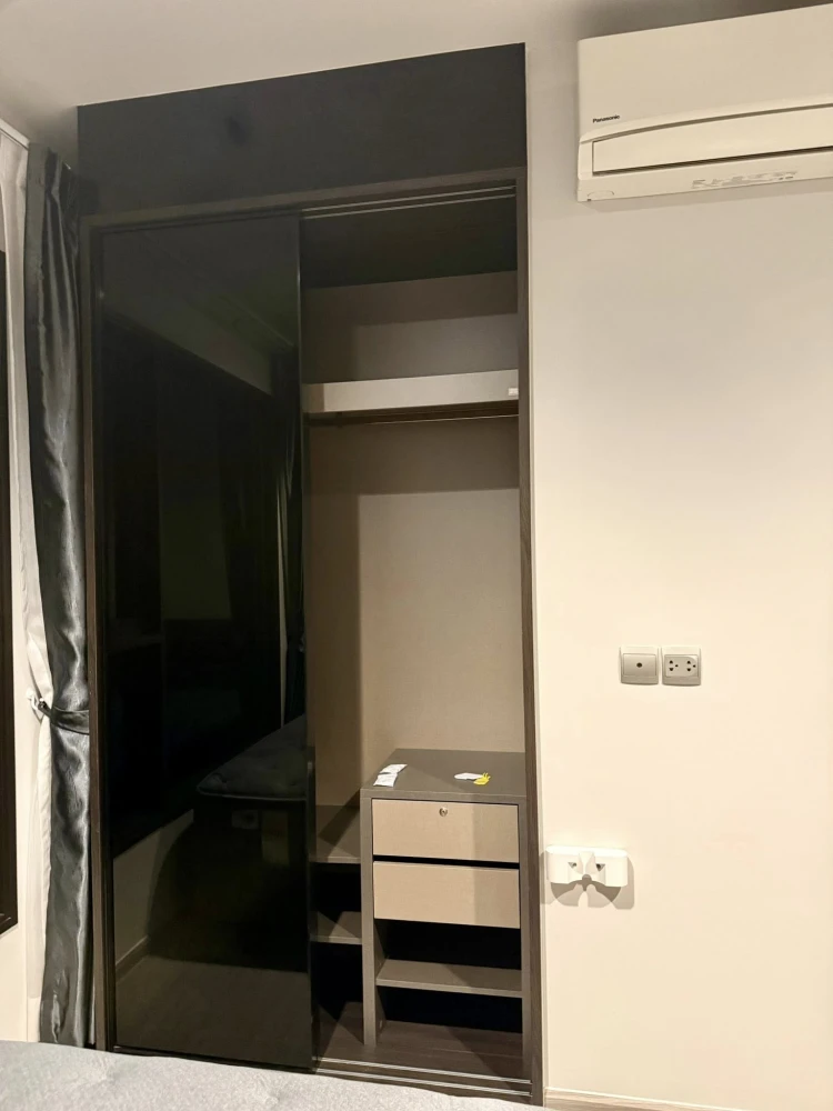 For rent: Life Asoke-Rama 9, 31st floor, fully furnished, nice room, reserve now, don't miss out.