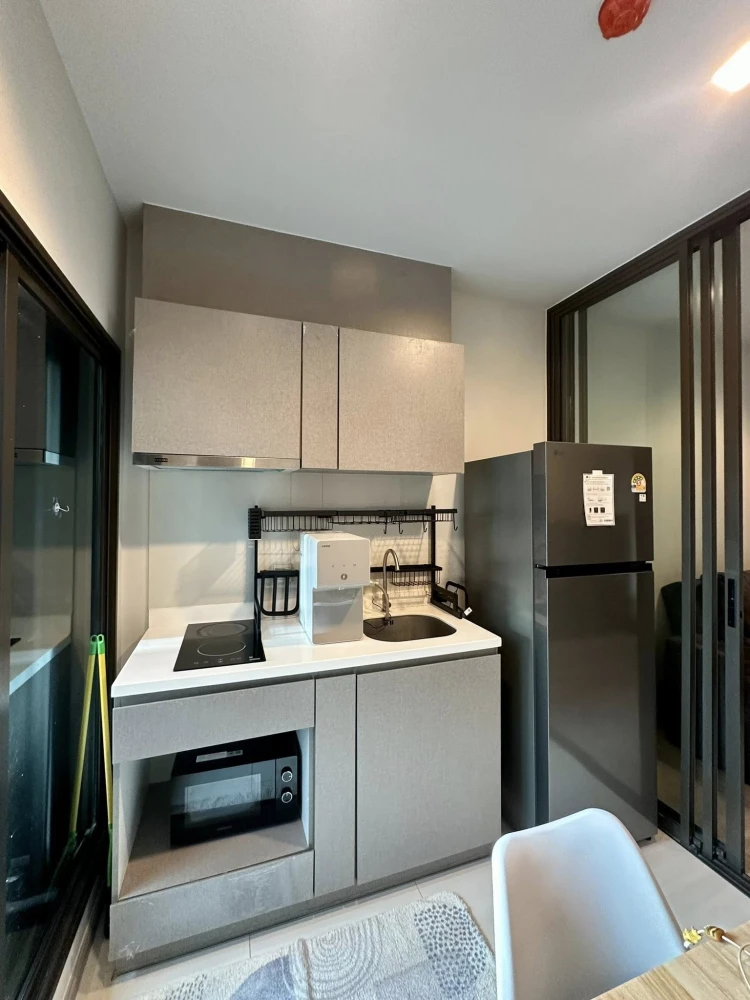 For rent: Life Asoke-Rama 9, 31st floor, fully furnished, nice room, reserve now, don't miss out.