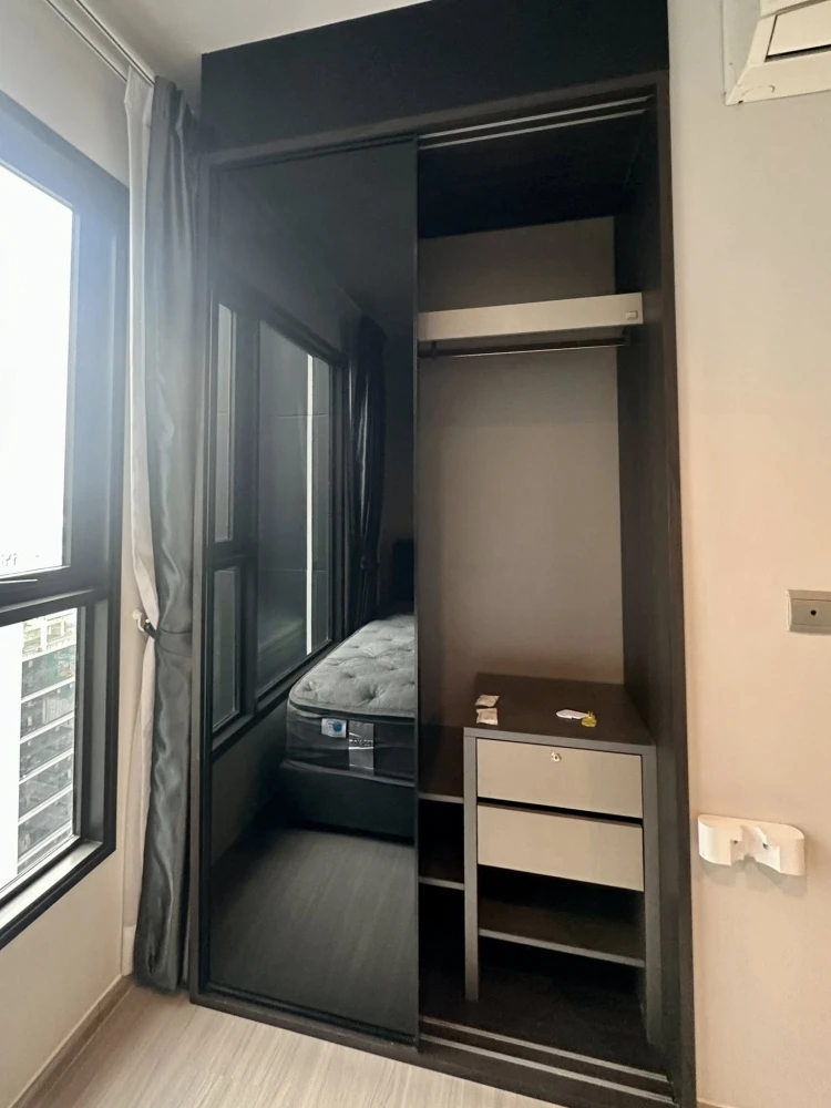 For rent: Life Asoke-Rama 9, 31st floor, fully furnished, nice room, reserve now, don't miss out.