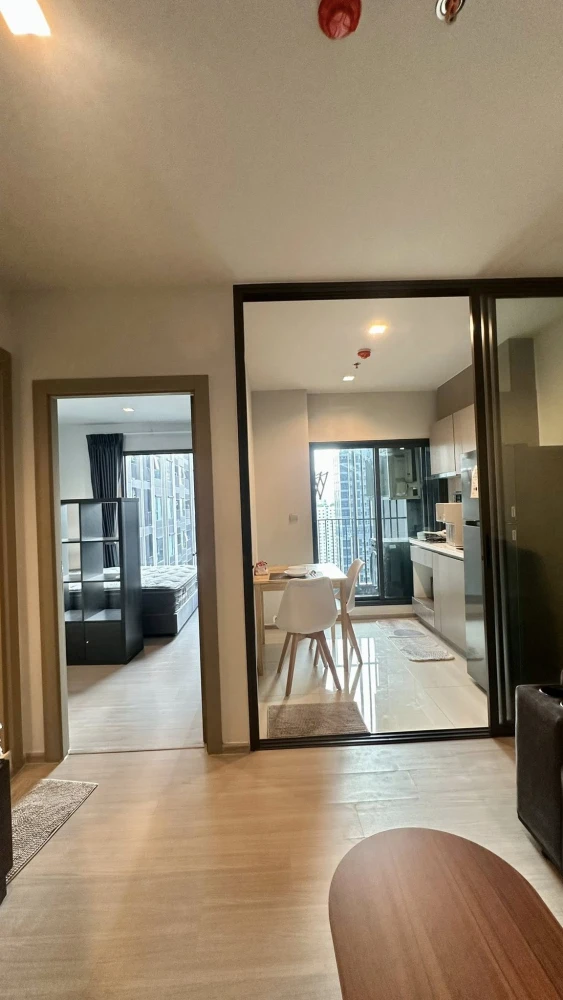 For rent: Life Asoke-Rama 9, 31st floor, fully furnished, nice room, reserve now, don't miss out.