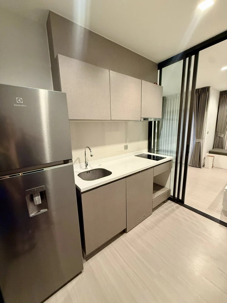 For rent: Life Asoke-Rama 9, 37th floor, beautiful open view, fully furnished. If interested, hurry and reserve now!