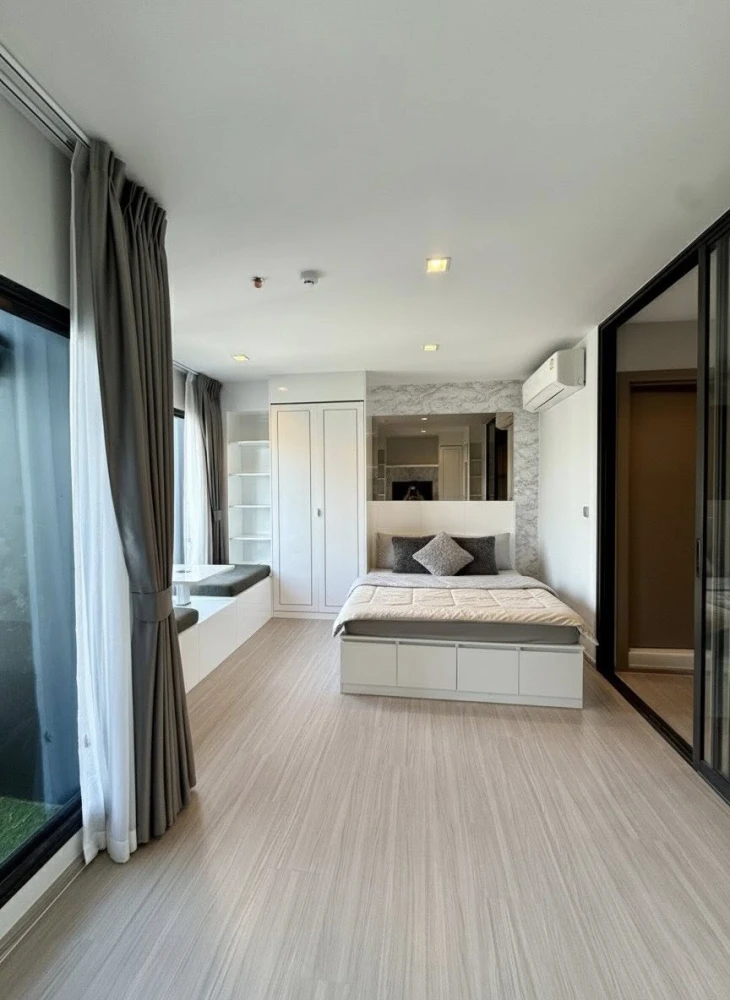 For rent: Life Asoke-Rama 9, 37th floor, beautiful open view, fully furnished. If interested, hurry and reserve now!