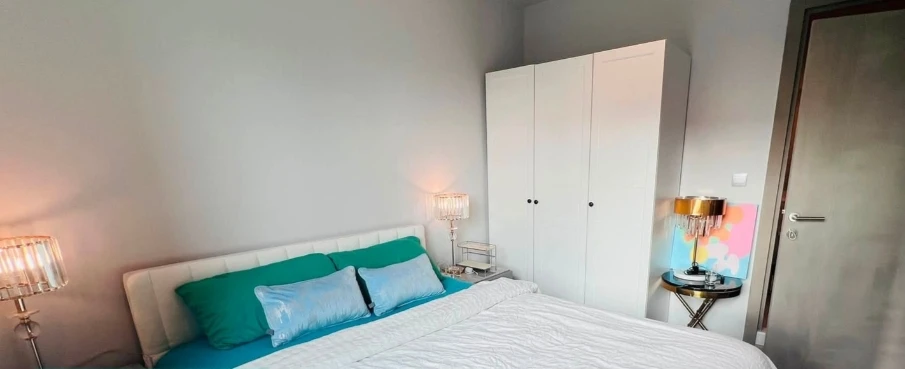 For Rent: Life Asoke-Rama 9. Spacious unit, fully furnished. Book now if interested!