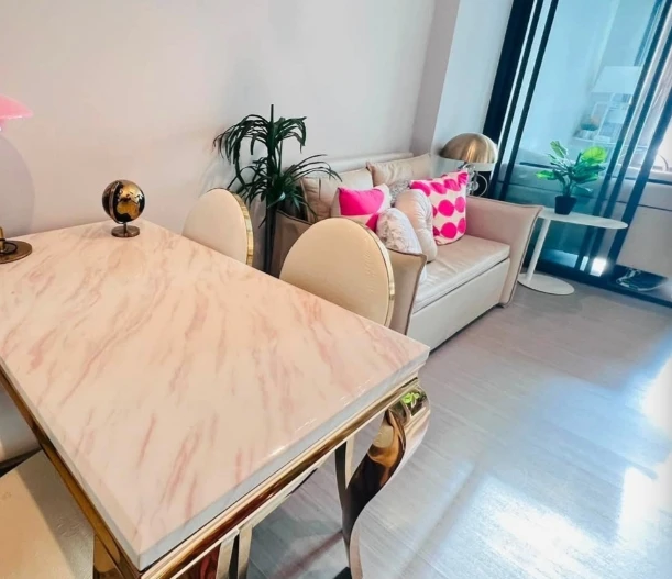 For Rent: Life Asoke-Rama 9. Spacious unit, fully furnished. Book now if interested!