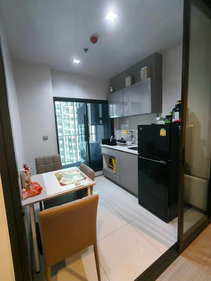 For rent: Life Asoke Rama 9, a lovely unit on the 27th floor with a great view. Fully furnished with appliances; just bring your personal belongings a