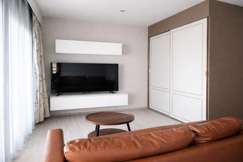 For rent: Life Asoke-Rama 9. Nice room, great location, beautiful unblocked view, convenient transportation. Don't miss out!