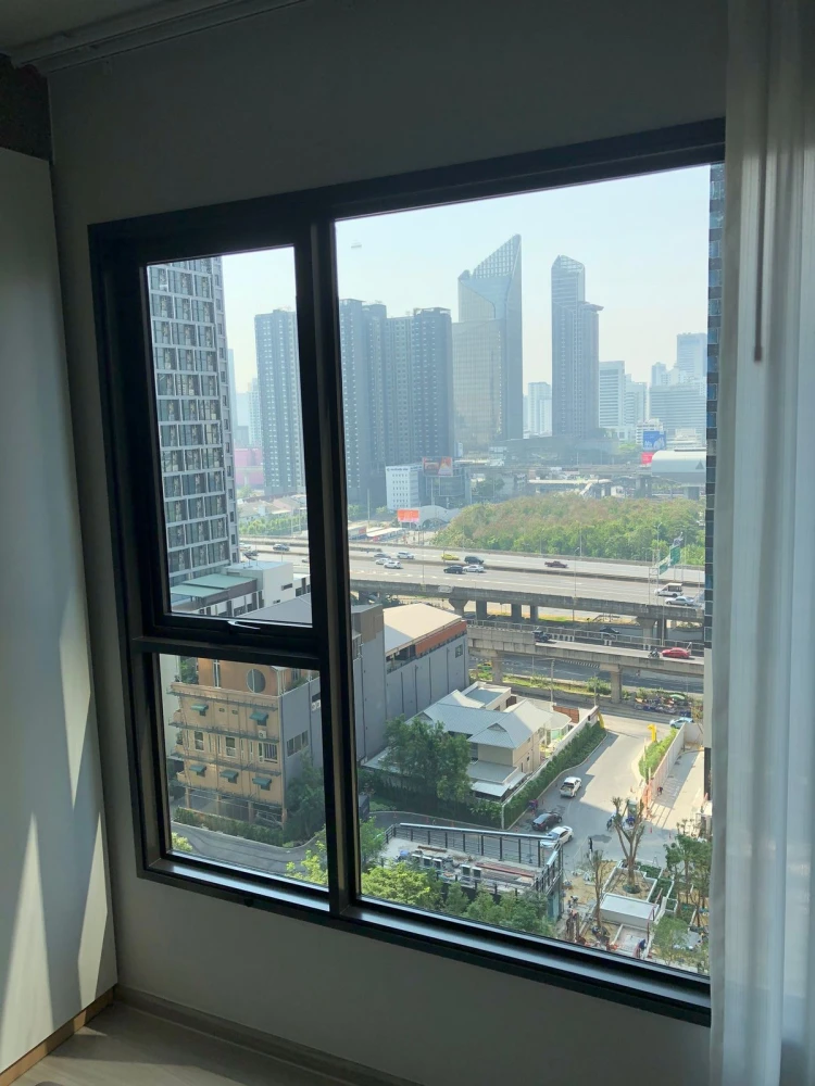 For rent: Life Asoke-Rama 9, a nice room with complete decoration. Reserve now, don't miss out!