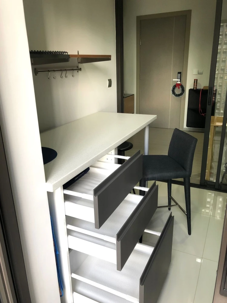 For rent: Life Asoke-Rama 9, a nice room with complete decoration. Reserve now, don't miss out!