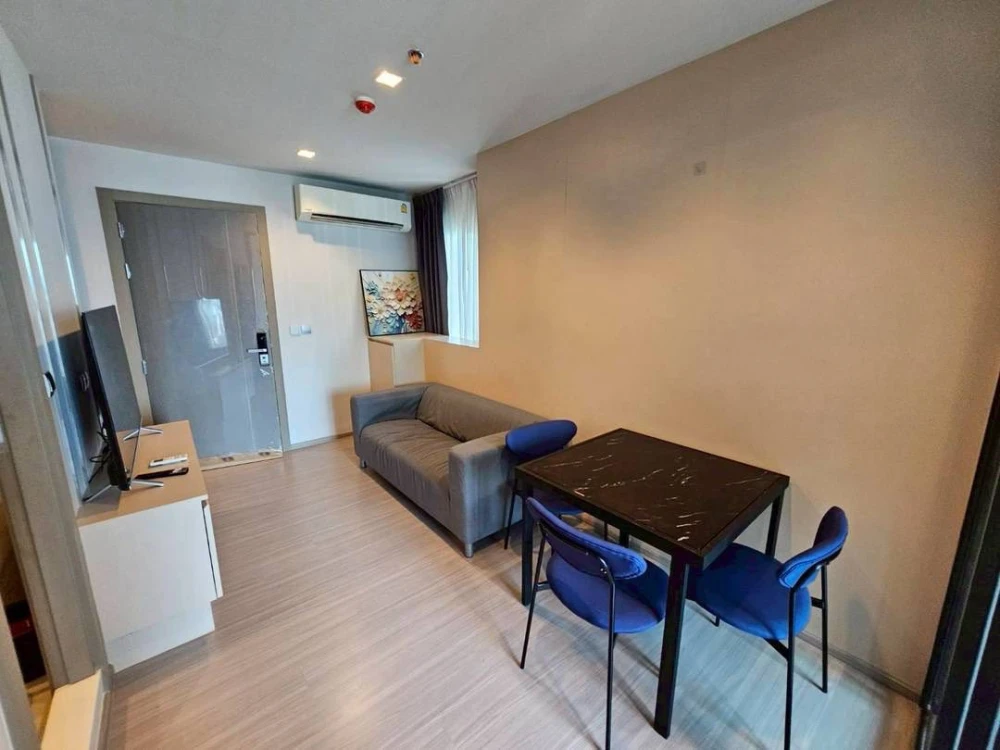 For rent: Life Asoke-Rama 9, ready to move in, high floor, furnished, hurry and reserve now!