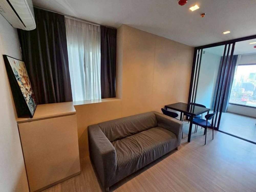 For rent: Life Asoke-Rama 9, ready to move in, high floor, furnished, hurry and reserve now!