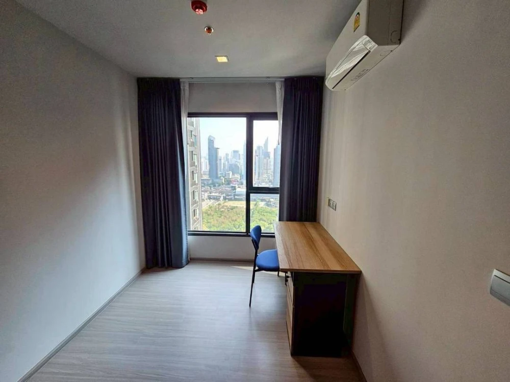 For rent: Life Asoke-Rama 9, ready to move in, high floor, furnished, hurry and reserve now!