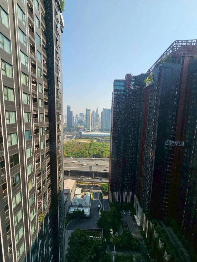 For rent: Life Asoke-Rama 9, ready to move in, high floor, furnished, hurry and reserve now!