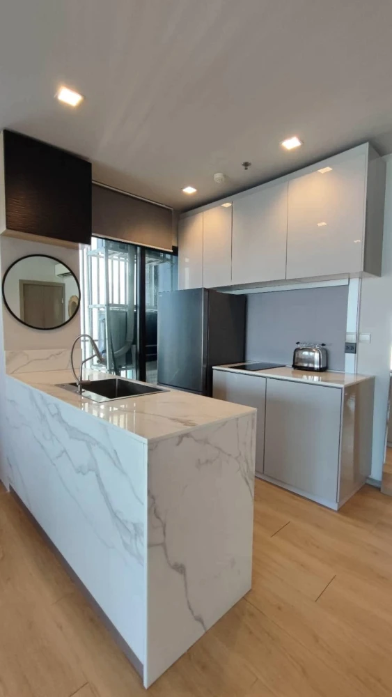 For rent: Life Asoke-Rama 9, corner room, private, 34th floor, 1 large bedroom, hurry and book now!