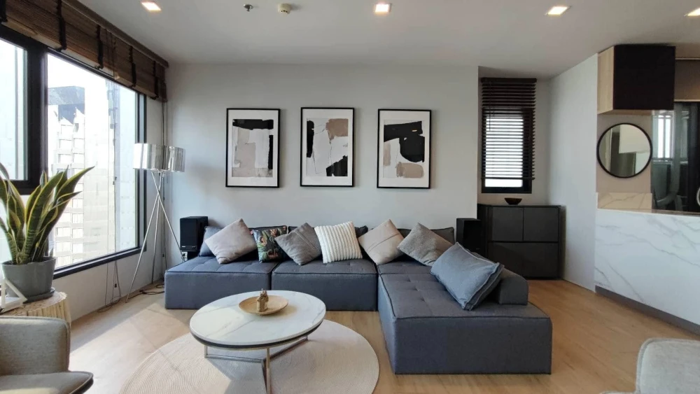 For rent: Life Asoke-Rama 9, corner room, private, 34th floor, 1 large bedroom, hurry and book now!