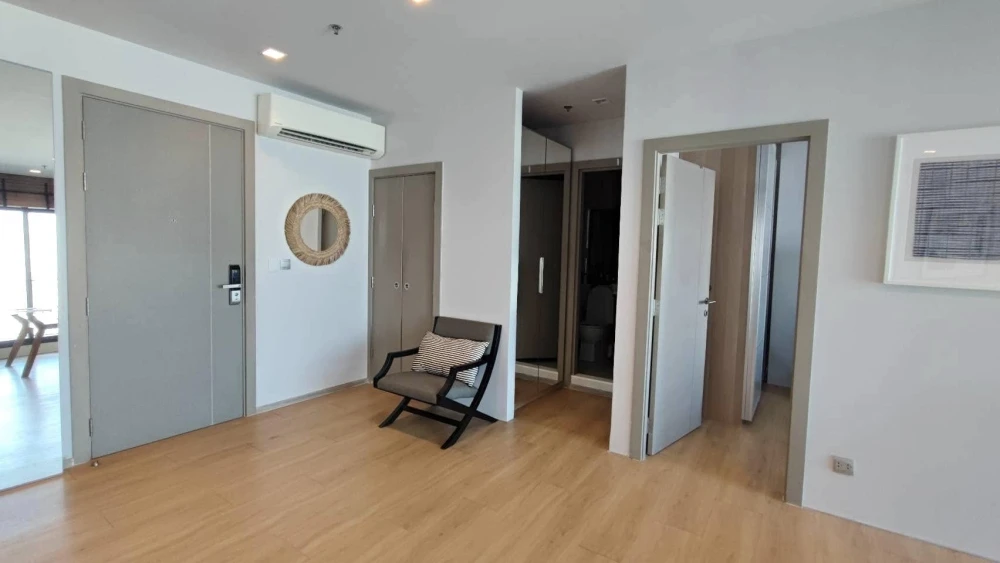 For rent: Life Asoke-Rama 9, corner room, private, 34th floor, 1 large bedroom, hurry and book now!