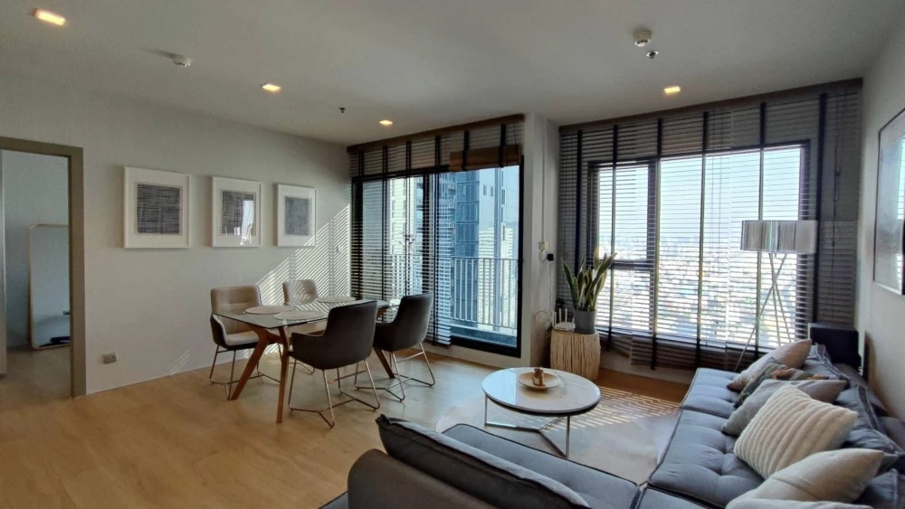For rent: Life Asoke-Rama 9, corner room, private, 34th floor, 1 large bedroom, hurry and book now!