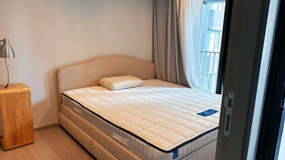 For rent: Life Asoke-Rama 9, corner unit with garden view. Quiet and peaceful atmosphere, perfect for relaxation. Book now!